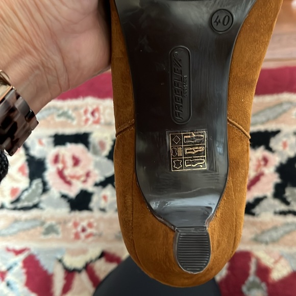 Beautiful suede Di Donna booties - Picture 5 of 6